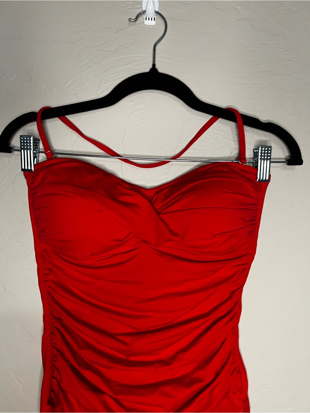 La Blanca Island Goddess Twist-Front Bandeau Pin Up Ruched One-Piece Swimsuit - Picture 4 of 8